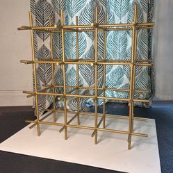 Stylish Gold Rod Wine Rack – Modern Standing Cube Design
