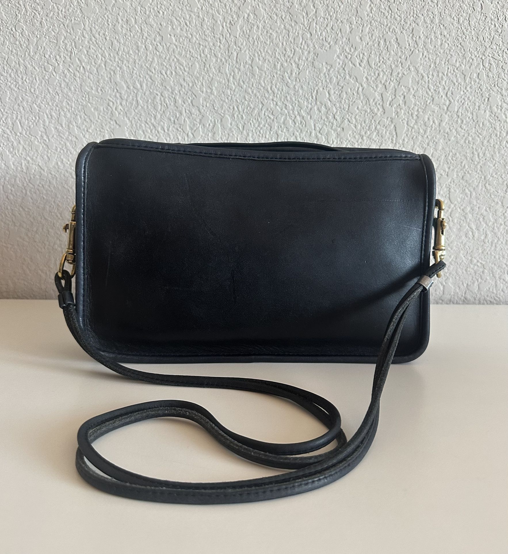 Late 1970s Vintage Coach Zipper Clutch Made In NYC Black 9455