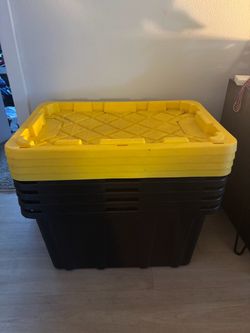 Five 27 Gallon tubs with matching lids