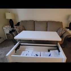 Sofa ,Butaca, Mesa de Cafe Y 2 Mesas de Noche