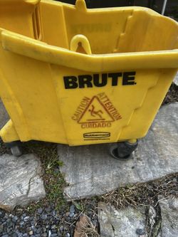 Rubbermaid Commercial Mop Wringer Bucket With Wheels