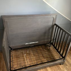 Convertible Bed (Crib-toddler Bed)