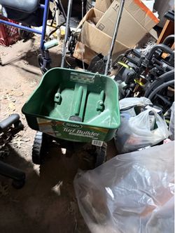 Lawn feeder spreader