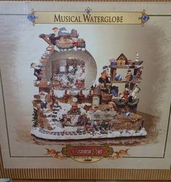 Musical Waterglobe 2000 Collectors Edition 