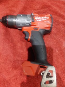 Driver drill perfect condicion 65.00 Atomic brushness