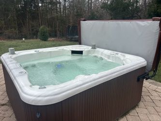 2007 Moderately Used Hot Spring Spas Aria 4-5 Person Hot Tub 36 Jets - Goochland, VA