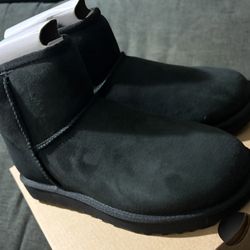 UGGS MINI BOOTS WMNS SZ 8 $80 Local Meetup/puck up In Ventura County