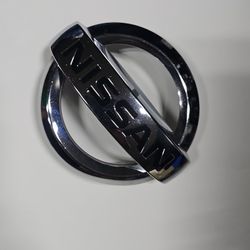14-22 Nissan Leaf /Versa Note Emblem