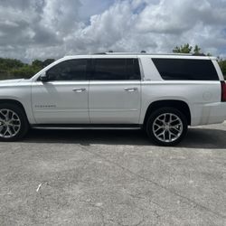 Chevy suburban super clean very nice