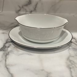 Noritake Cumberland Gravy Boat with Attached Underplate