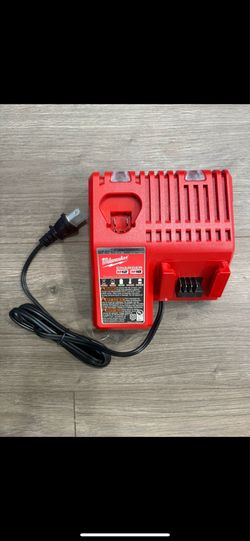 Milwaukee M12 + M18 Charger