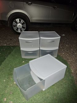 Plastic Containers Not Held Together But Can Be Stacked. 5 Of Them. Nothing Broken At All.