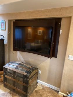 Curb perfect TV mount For 70in TV