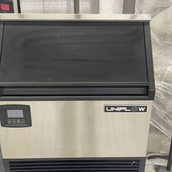 Industrial icemaker