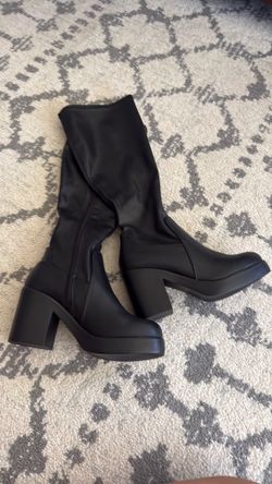 Platform Boots size 7