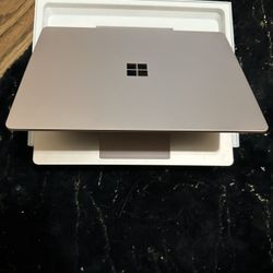 Microsoft Go Laptop