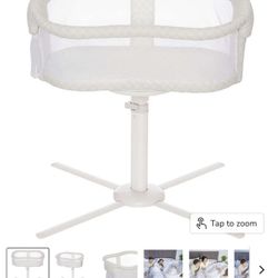 Halo Bassinest Swivel Sleeper Essentia Series