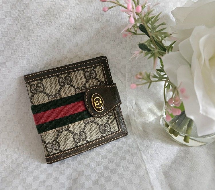 Authentic Unisex Gucci GG Leather Wallet  (EXCELLENT)