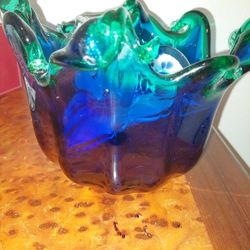 BEAUTIFUL SHAPED MURANO GLASS BOWL