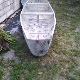 16 ft square back canoe in great condition