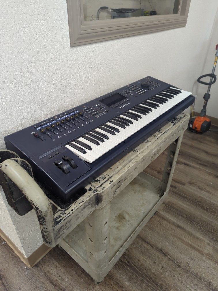 Kurzweil PC361 Programmable Keyboard 165 1714