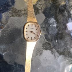 Reloj Timex De Cuerda Trabajando Para Mujer $25