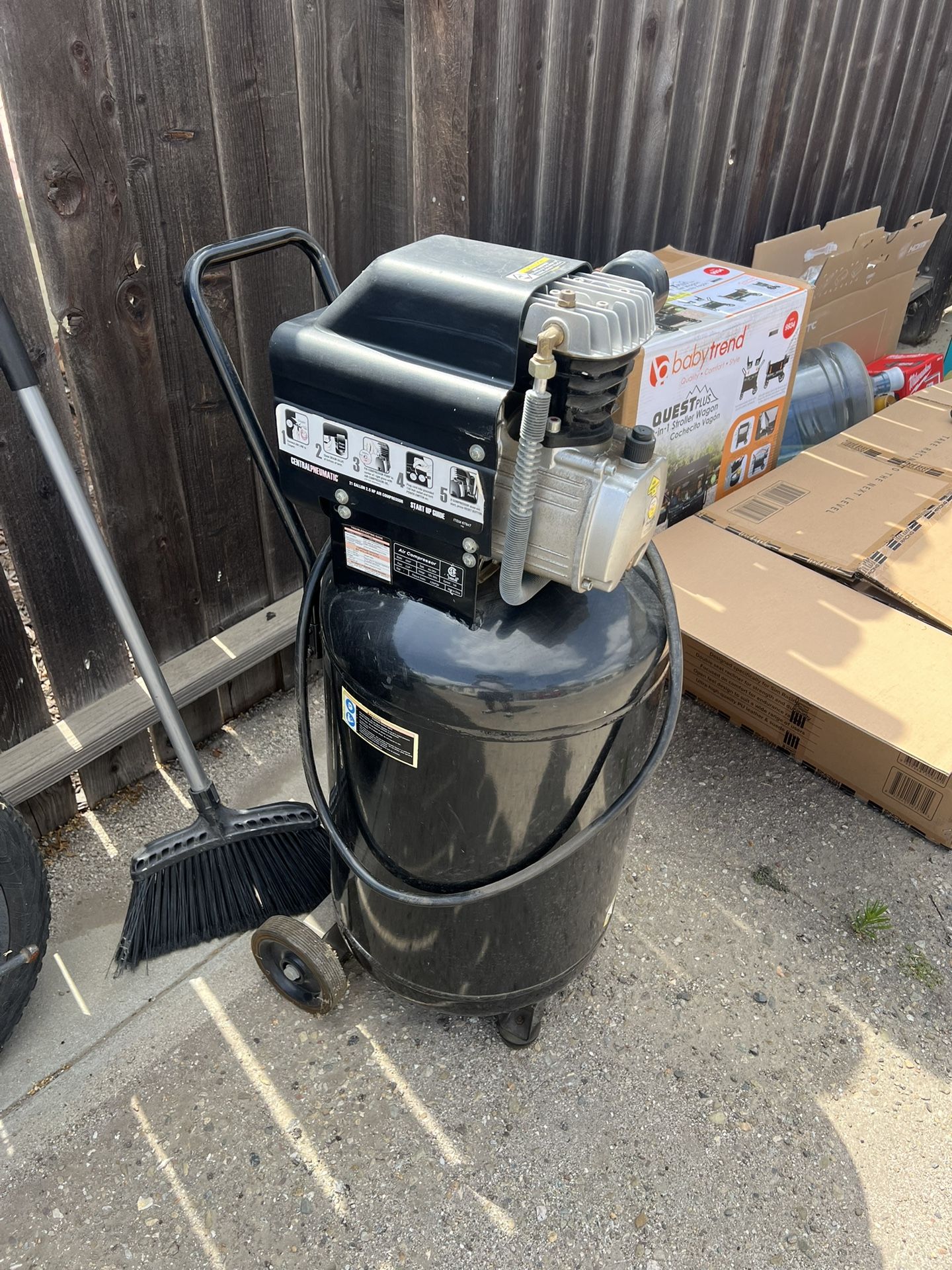 Central pneumatic air compressor 125 psi