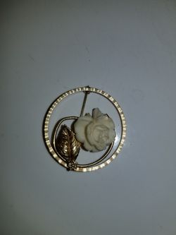 Vintage Signed "Winard" Carved Rose Flower In Circle Brooch Pin 12k GF (Gold Fill)