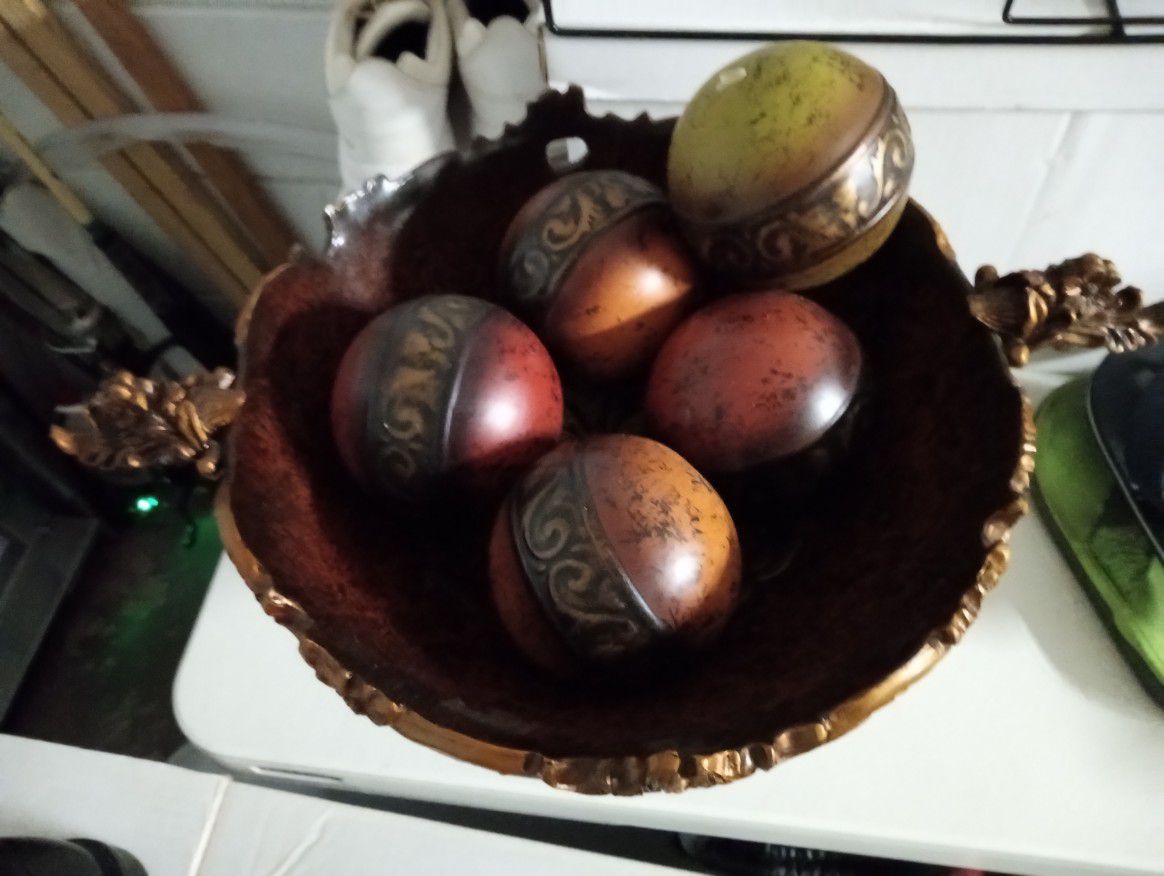 Plateau Bowl With Balls