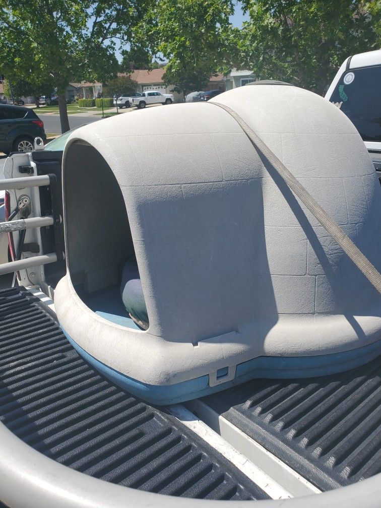 Igloo Dog House Med To Large Dog