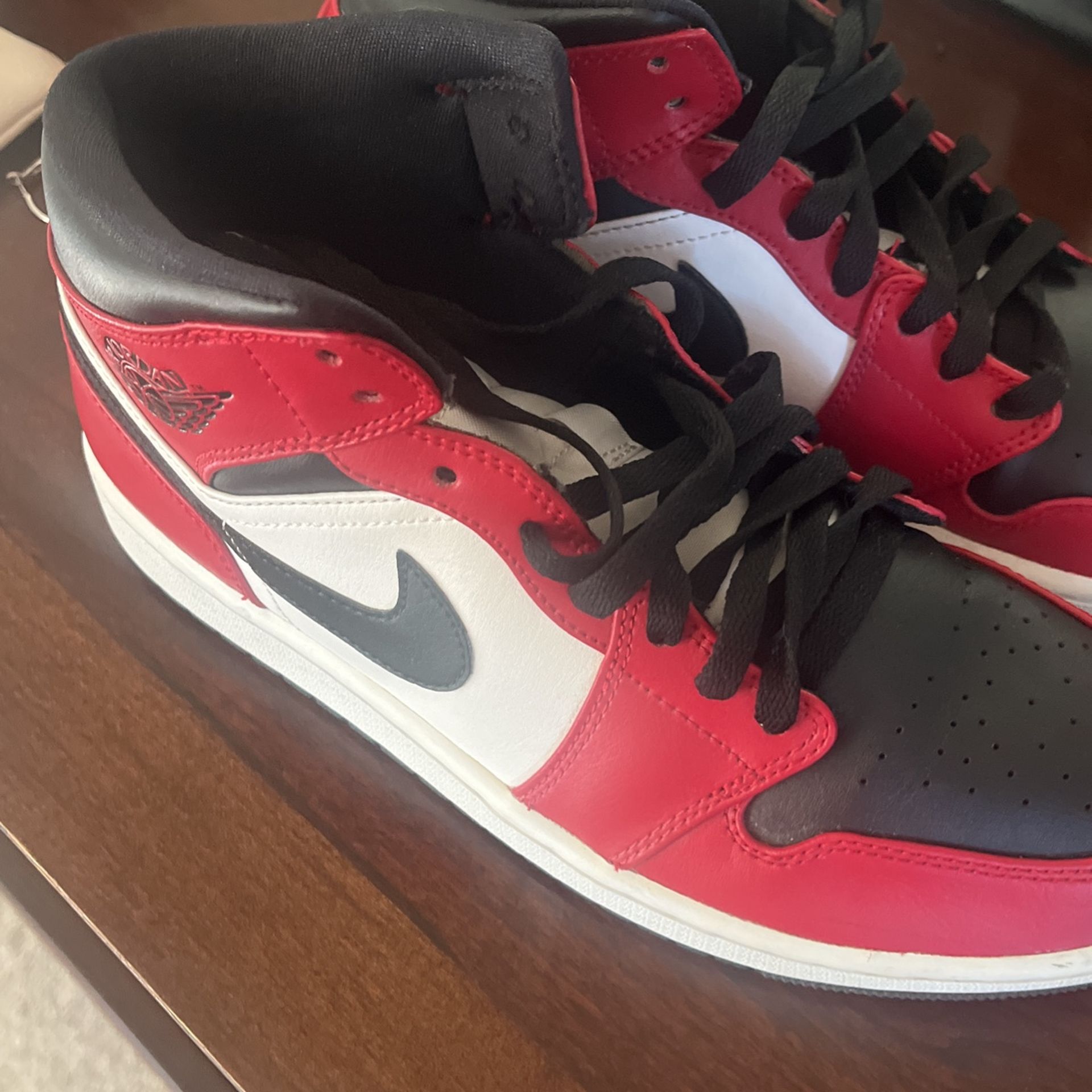 Nike Jordan 1 Chicago black toe