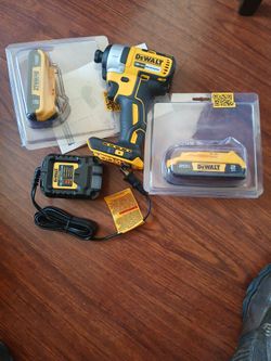 20v Dewalt lmpact driver And 2 battery And Charger New