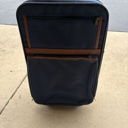 Parliament Lights Carry On Suitcase With Wheels 