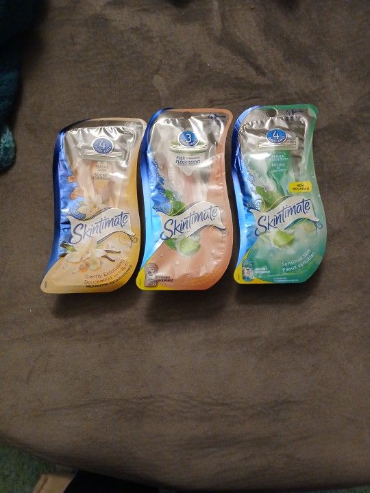 Skintimate LOT Of 3-12 Total Razors