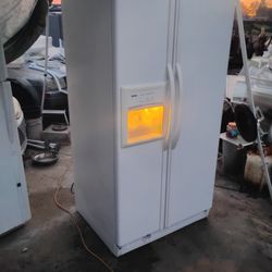 Kenmore White Double Door Fridge/Works Great!!(PLEASE READ DESCRIPTION FOR DETAILS=THANK YOU!!👌)