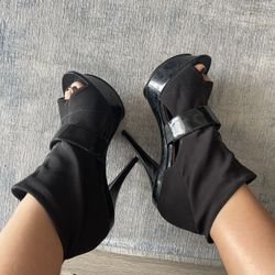 Size 8 black heels 