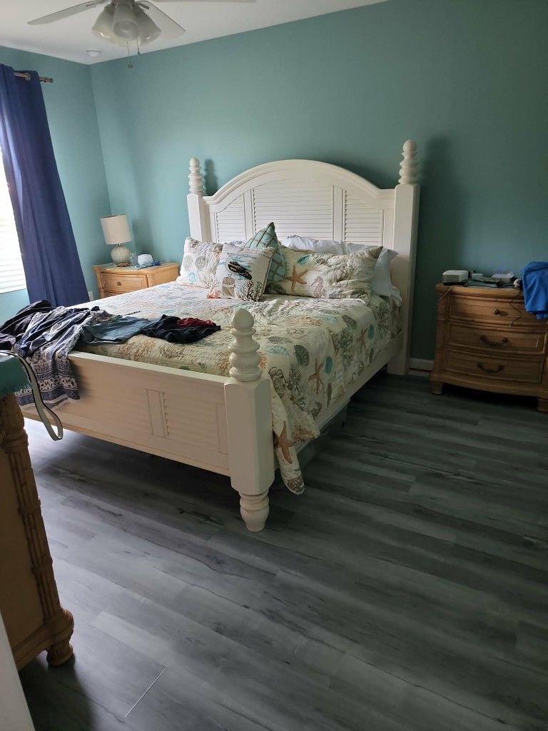 Used But Like New King Coastal Bed 