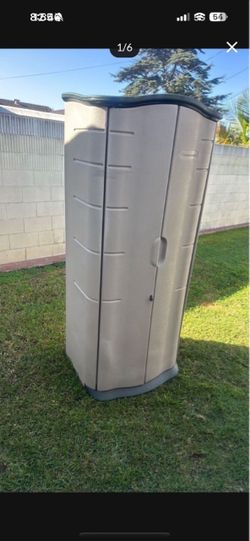 Rubbermaid outside vertical storage shed.. good condition..70”H x28”W x20” D..$160