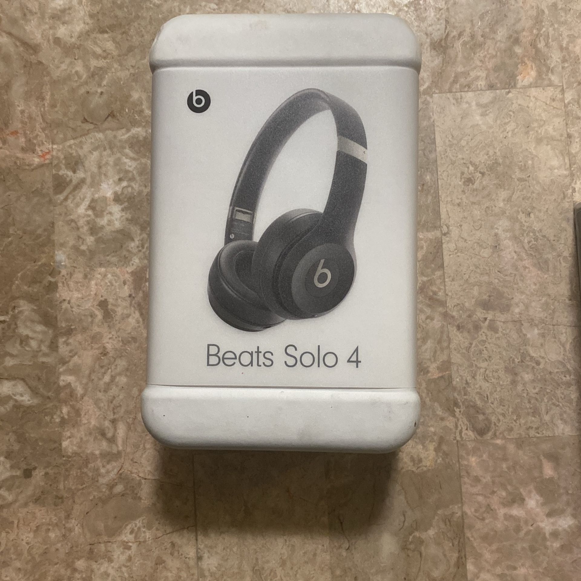 Beats Solo 4 HeadPhones