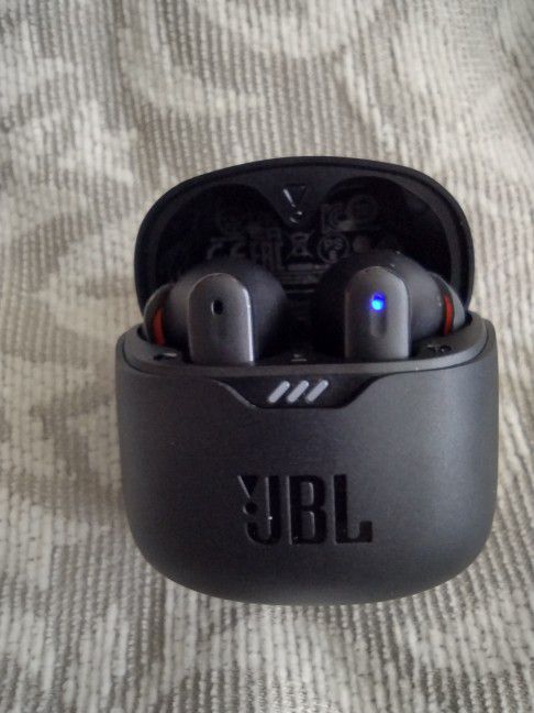 JBL Earbuds (Wireless) 40 Bucks 