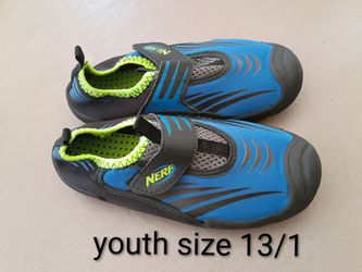 Children's NERF beach & water shoes Youth size 13/1)