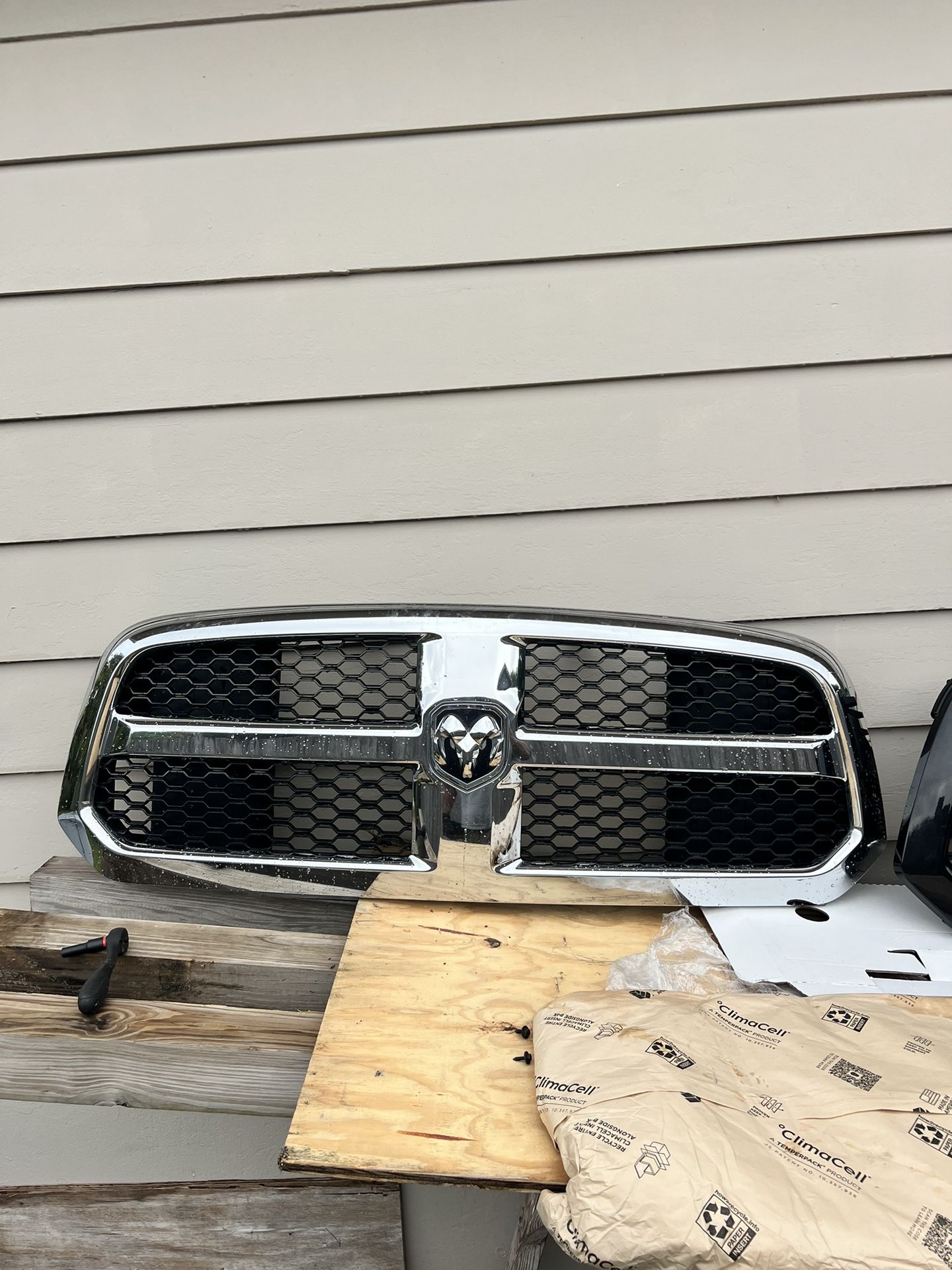 Ram 1500 Grille