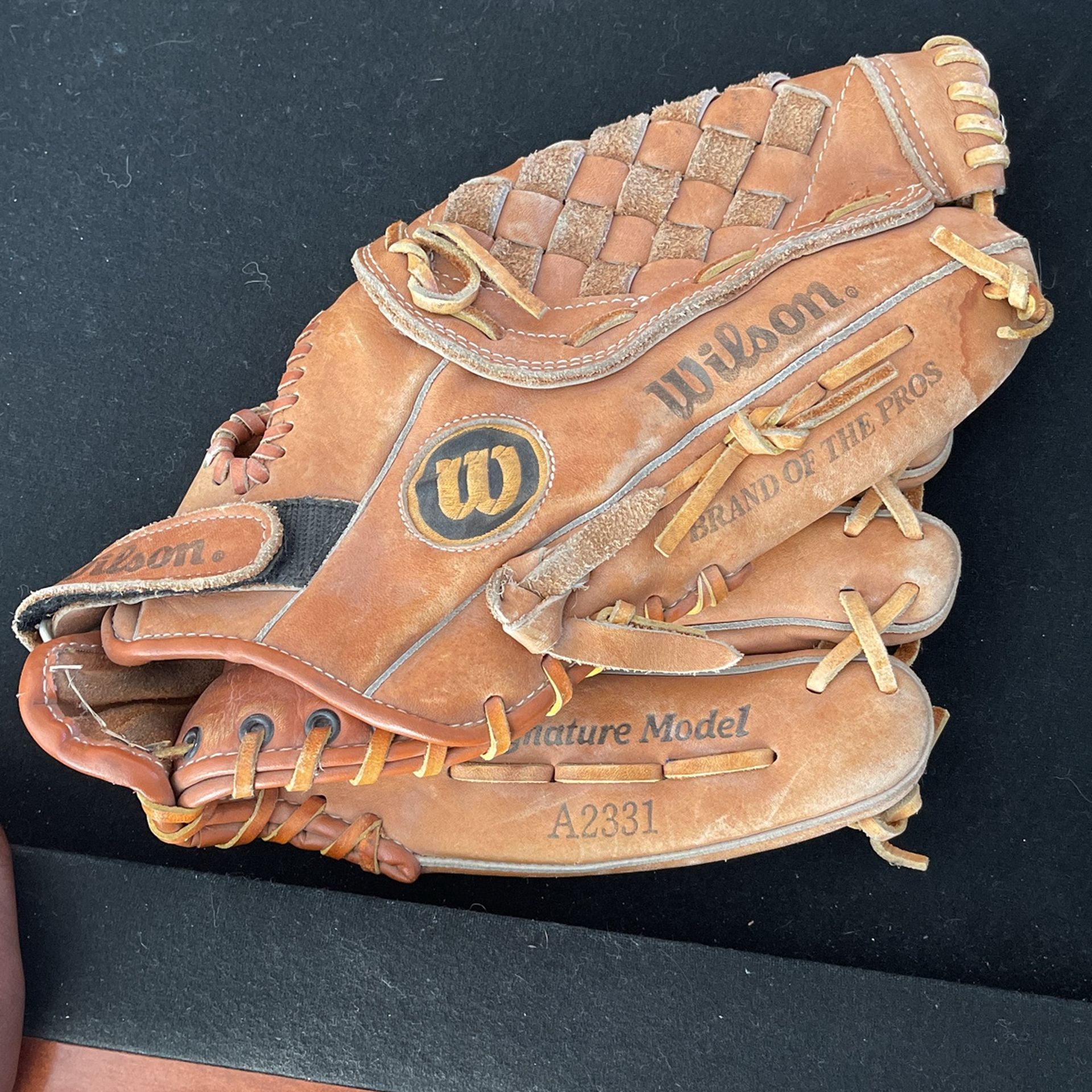 Wilson Signature Model A2331 Baseball Glove
