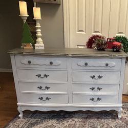 Vintage 6-Drawer White Dresser 
