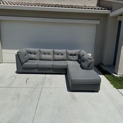 *Free Delivery* Gray Sectional Couch