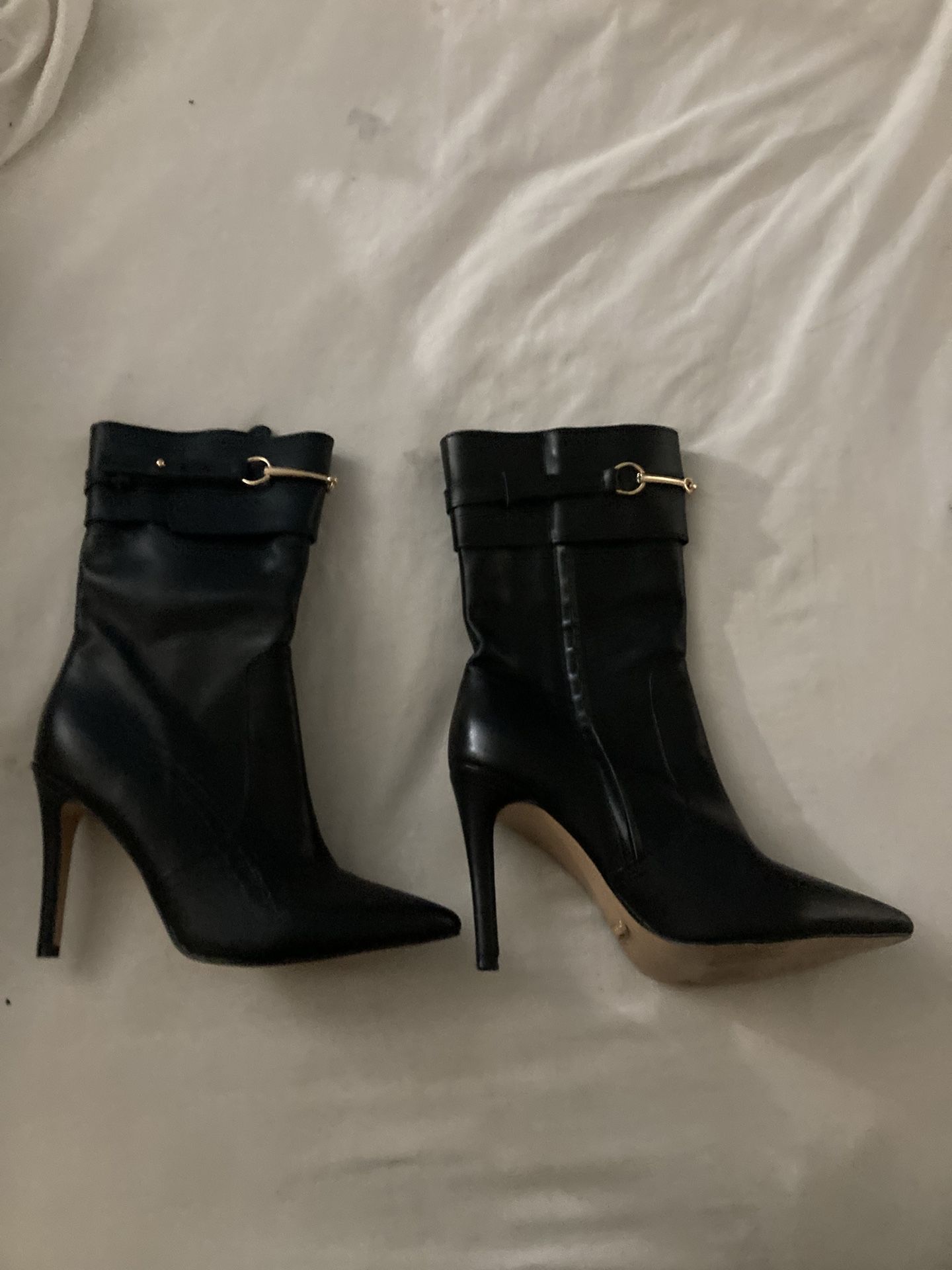 Genuine Unbelieveable Colorful Comfortable Insanely nice boots. Message for details on these