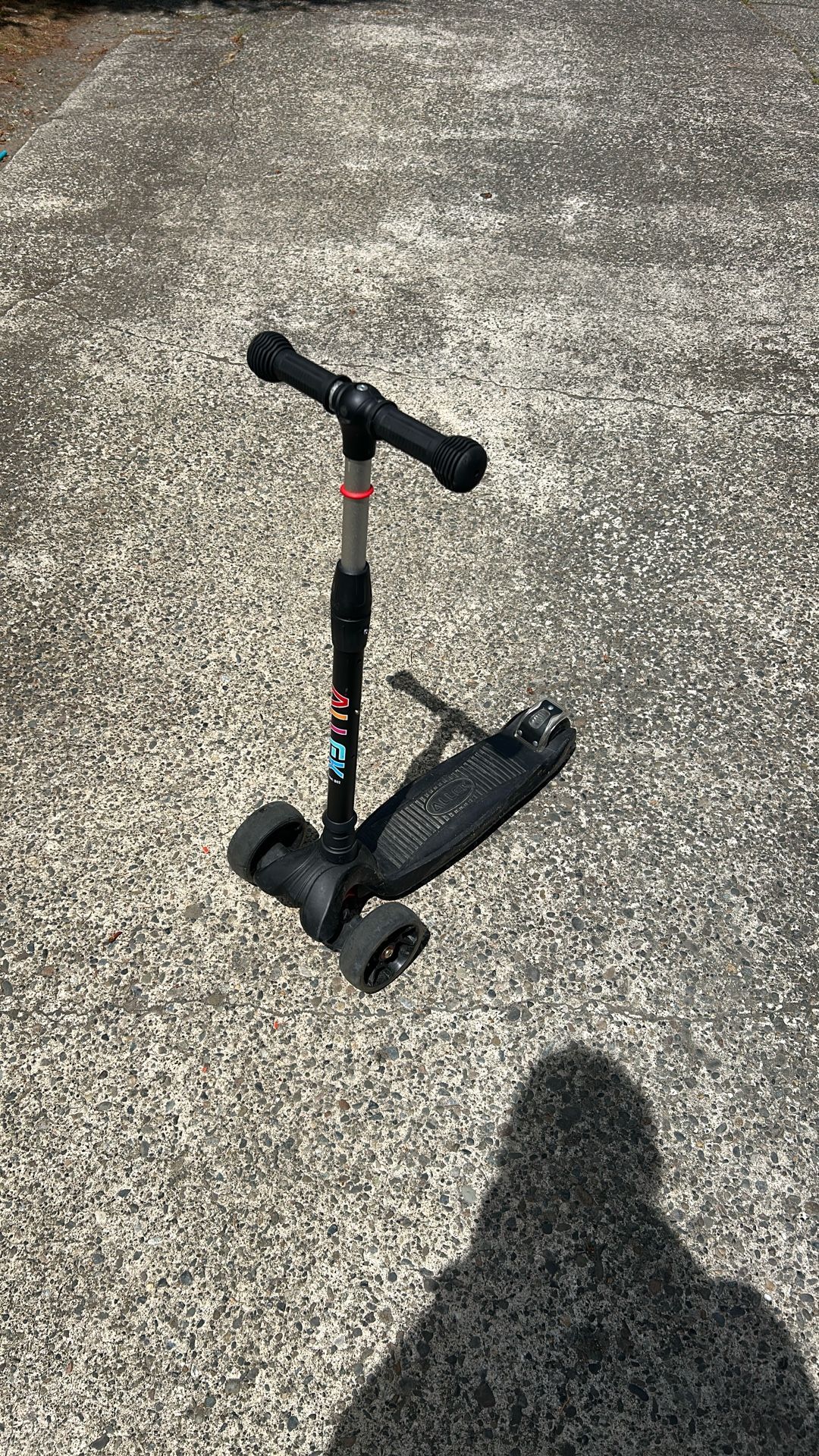 Allek 3-wheel Scooter