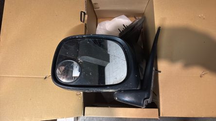 2002-2009 dodge ram mirrors little crack in both glass but good mirrors