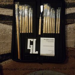 Artists Pro Quality Paint Brush Set With Carrying Case Made In London