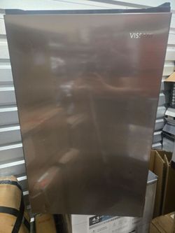 Vissani 4.3 Cu.Ft  Mini refrigerator